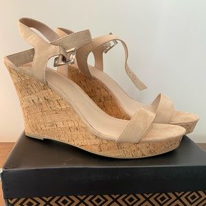 New in box Charles David Lindy Platform Wedge Sandals, sz 13M, Nude Microsuede.